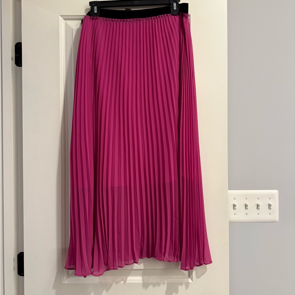 Elegant Pink Pleated Skirt